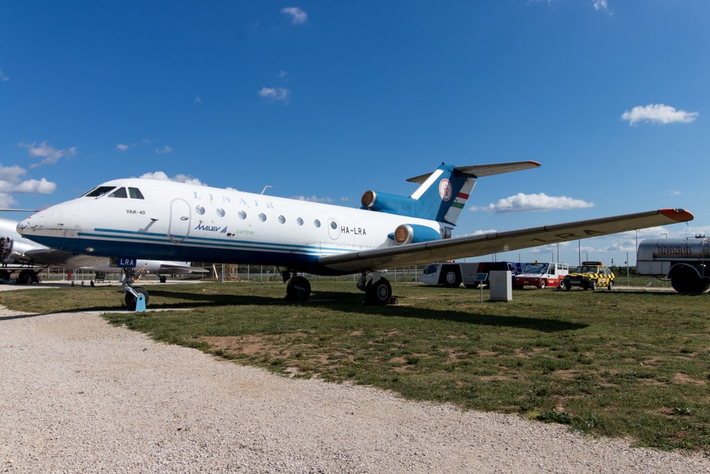 Linair Yak-40
