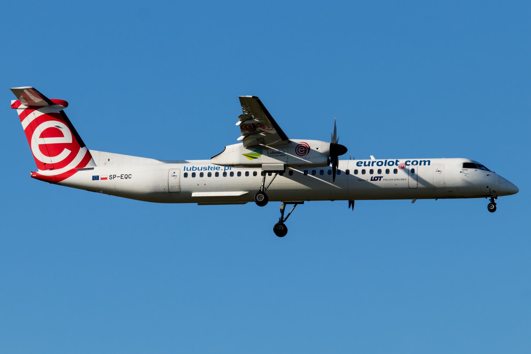 EuroLOT Q400