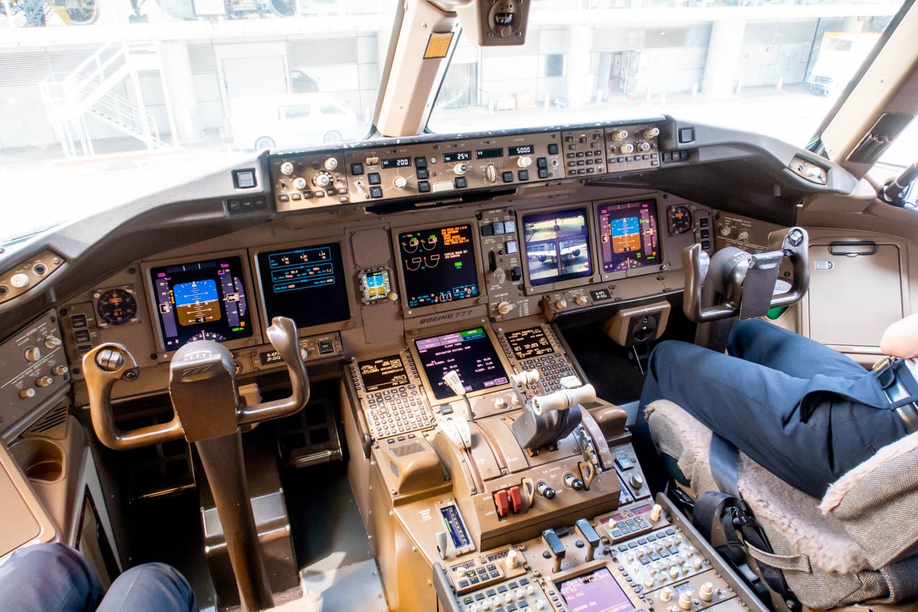 Cathay Pacific 777-300ER First Class (Review & Photos) - KN Aviation